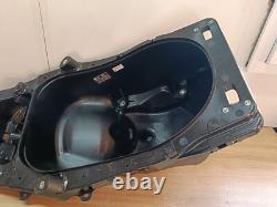 Bbw-2473r-00 Un Coffre Arriere Scooter Yamaha 560 Tmax T-max 2022