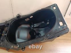 Bbw-2473r-00 Un Coffre Arriere Scooter Yamaha 560 Tmax T-max 2022